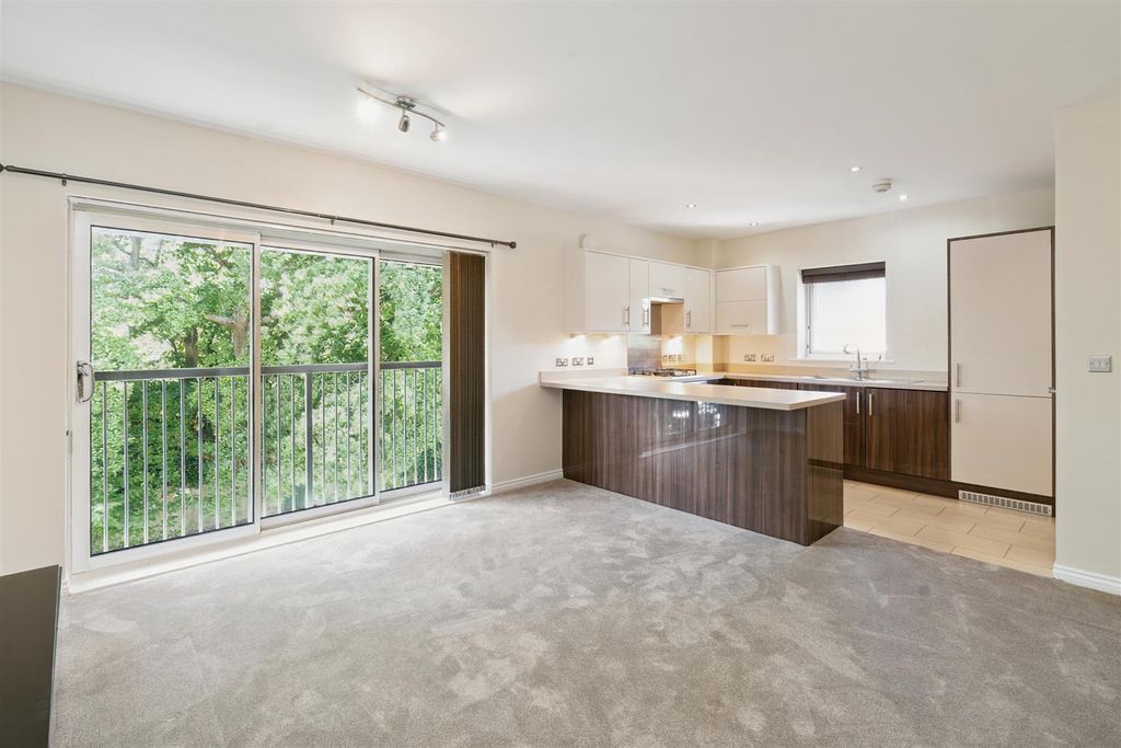 Property photo 2 of 12 Apartment 26 Kensington Court,, 5C Highfield Road