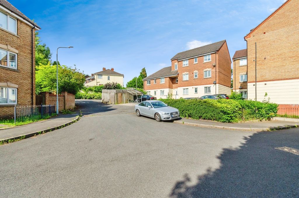 Property photo 2 of 17