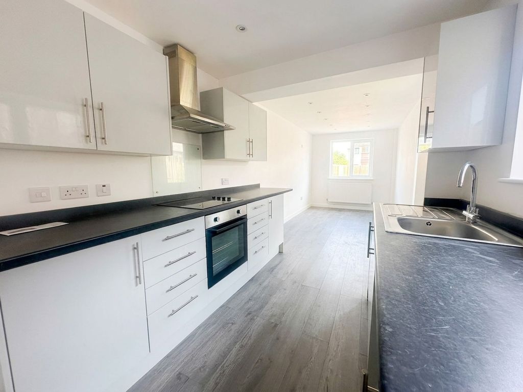 Property photo 2 of 18 Kitchen