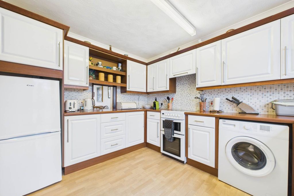 Property photo 3 of 26