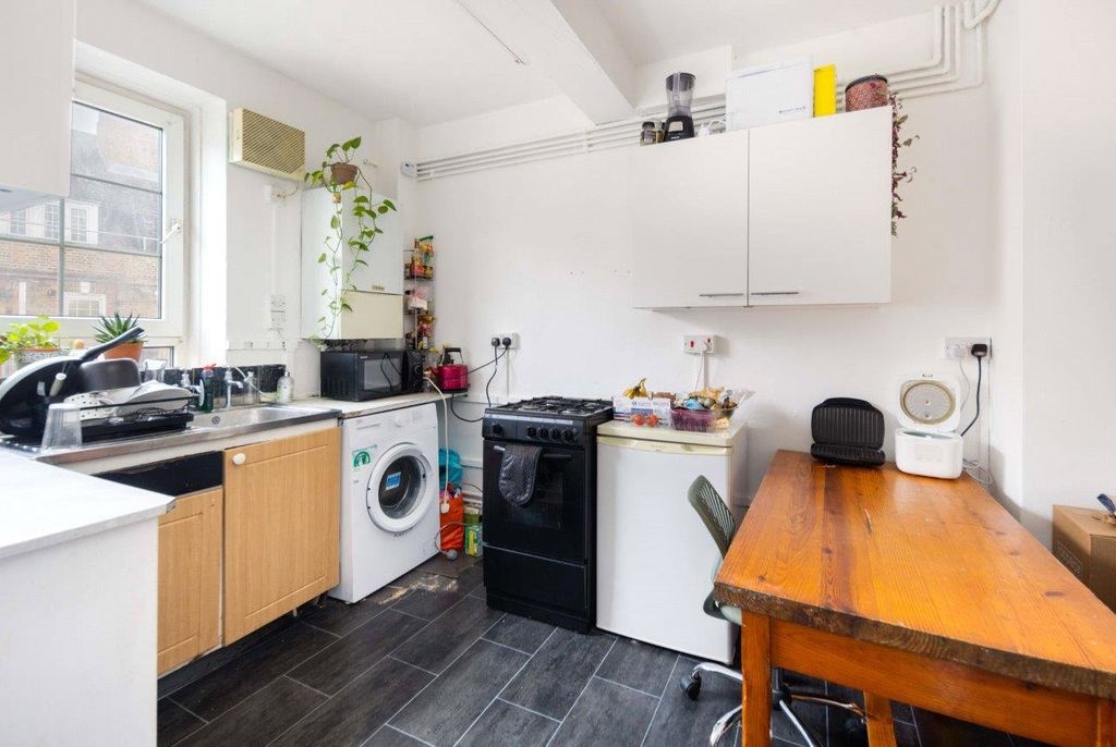 Property photo 1 of 11 Kitchen