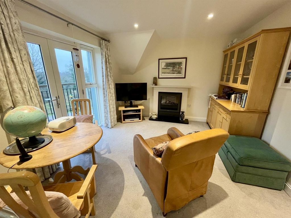 Property photo 3 of 24 Living Room