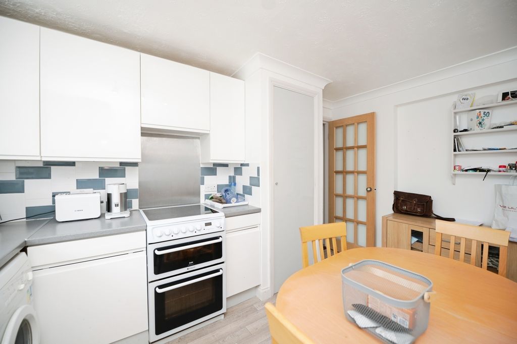 Property photo 3 of 14 Kitchen