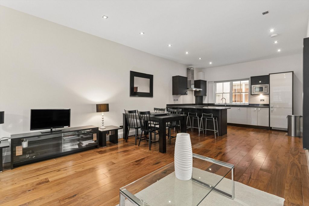 Property photo 1 of 17 Image