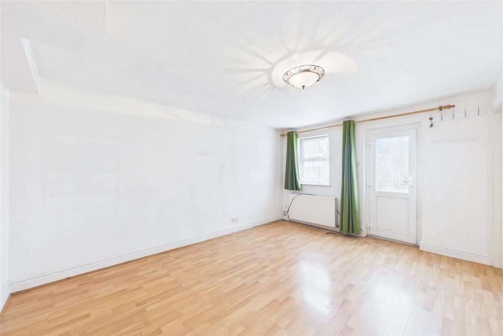 Property photo 3 of 6