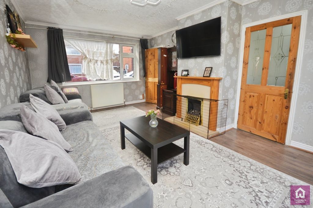 Property photo 2 of 14 Lounge