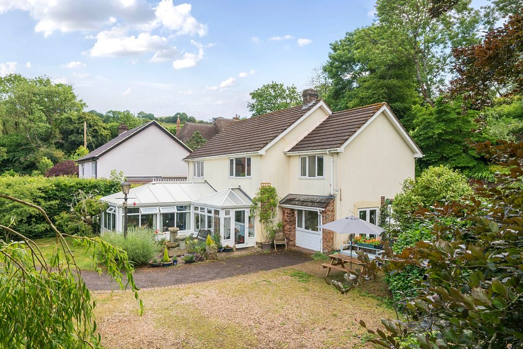 Property photo 1 of 18 Seddons Tiverton