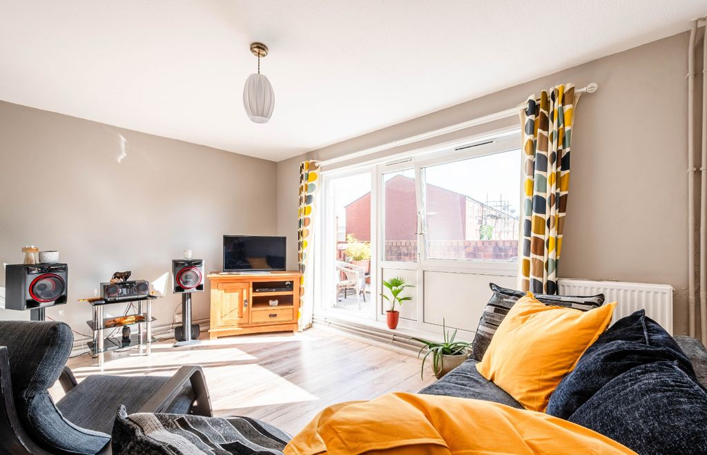 Property photo 1 of 13 2023611