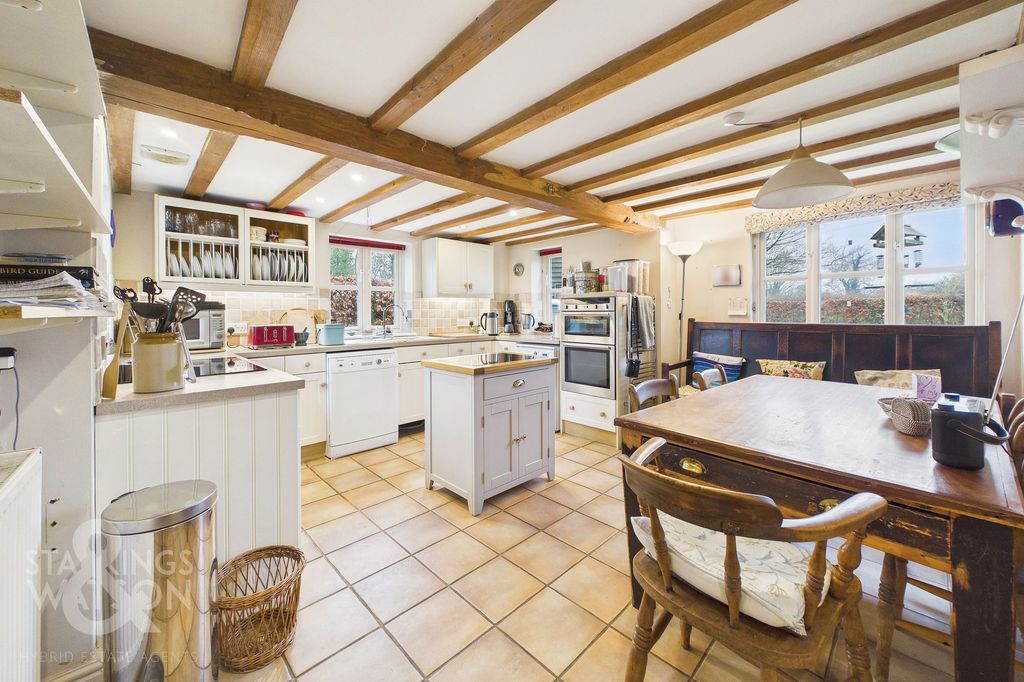 Property photo 3 of 33
