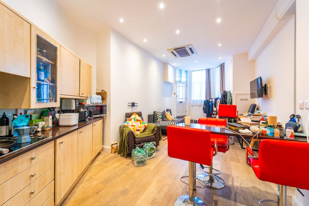 Property photo 1 of 6 Mba05910