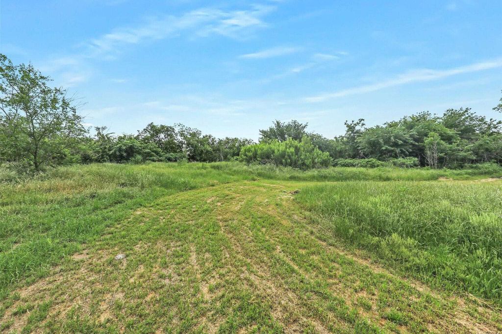 Property photo 1 of 28