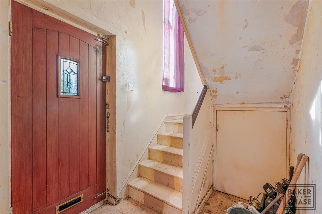 Property photo 3 of 27 Inner Hallway