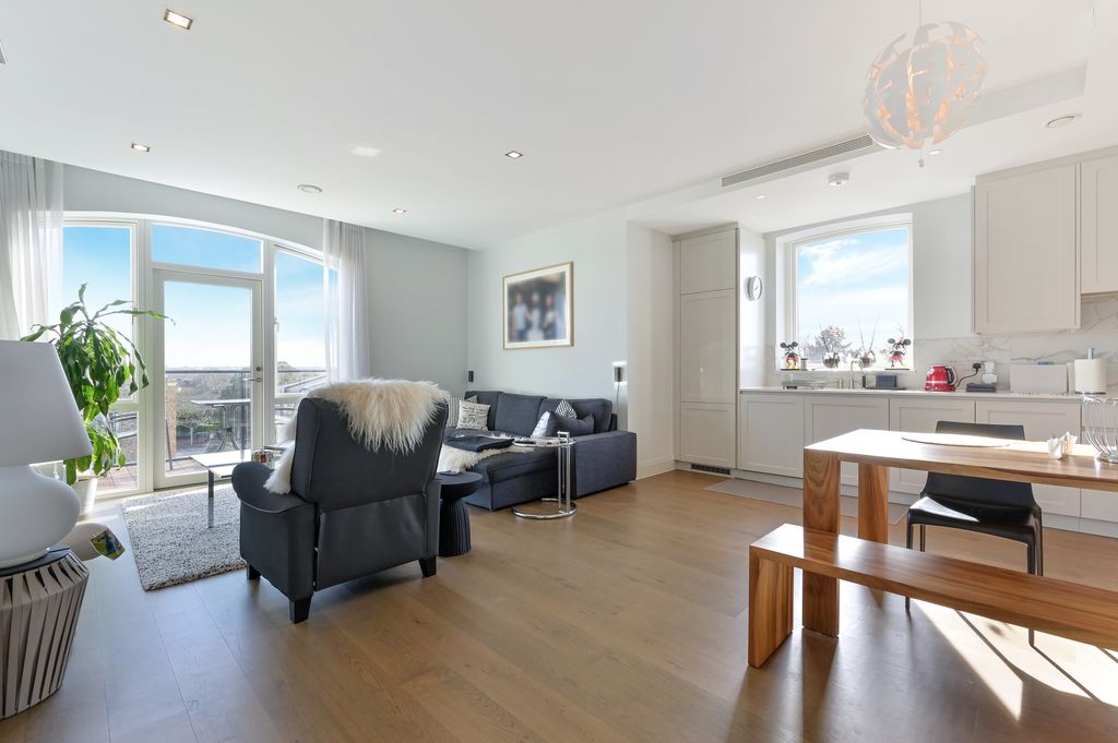 Property photo 3 of 12