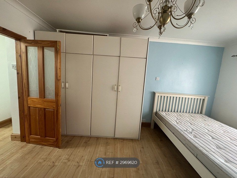 Property photo 2 of 27