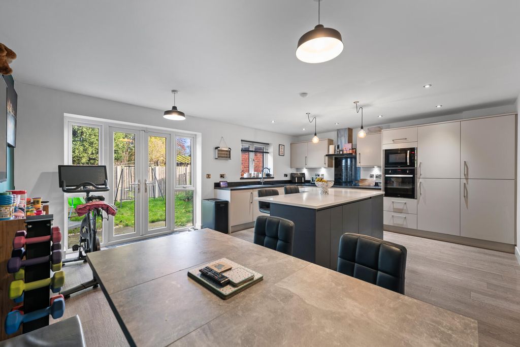 Property photo 2 of 26 Kitchen