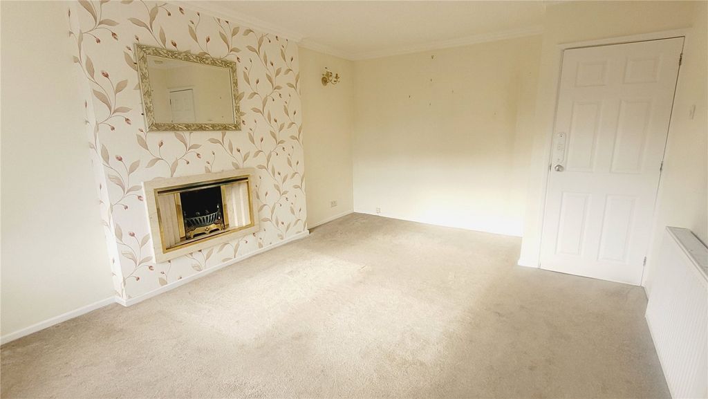 Property photo 2 of 14 Lounge