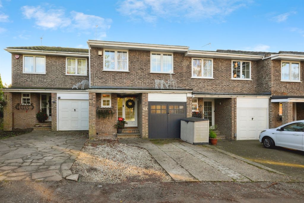 Property photo 1 of 20 Driveway: