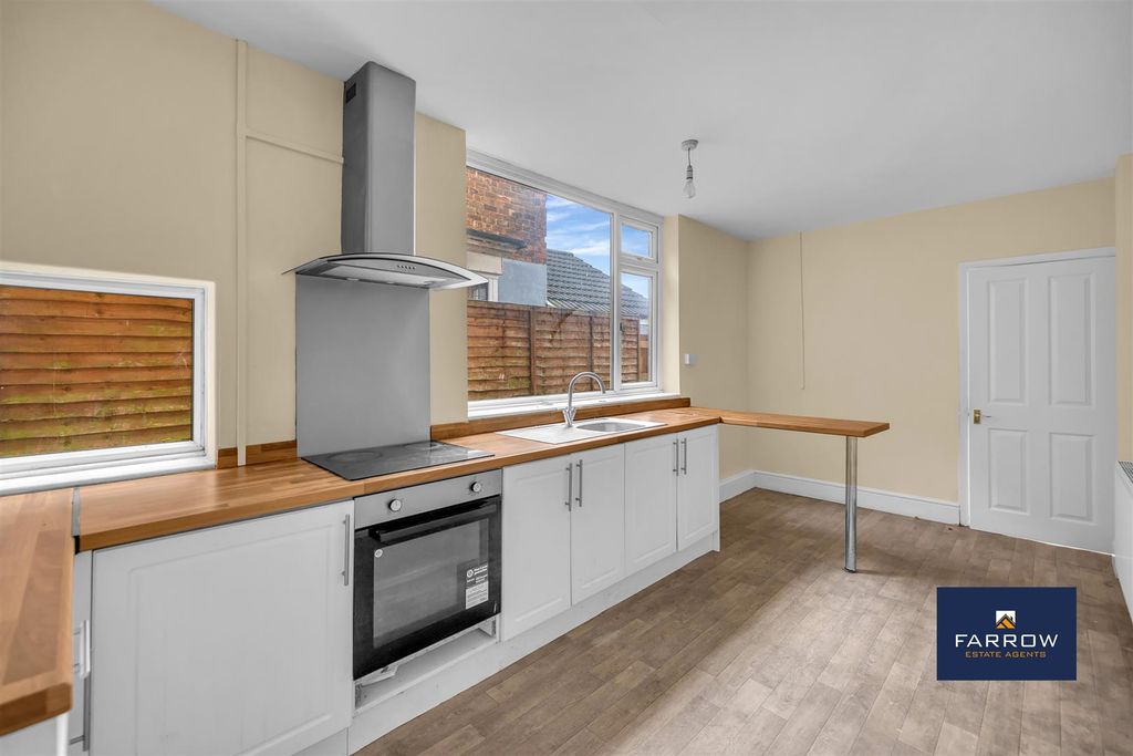 Property photo 2 of 20 Kitchen