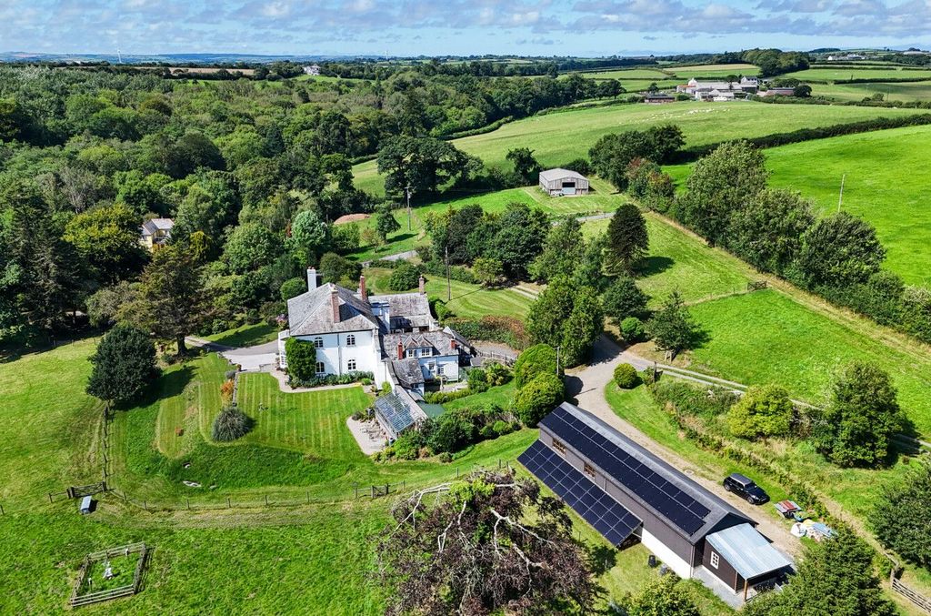 Property photo 2 of 24