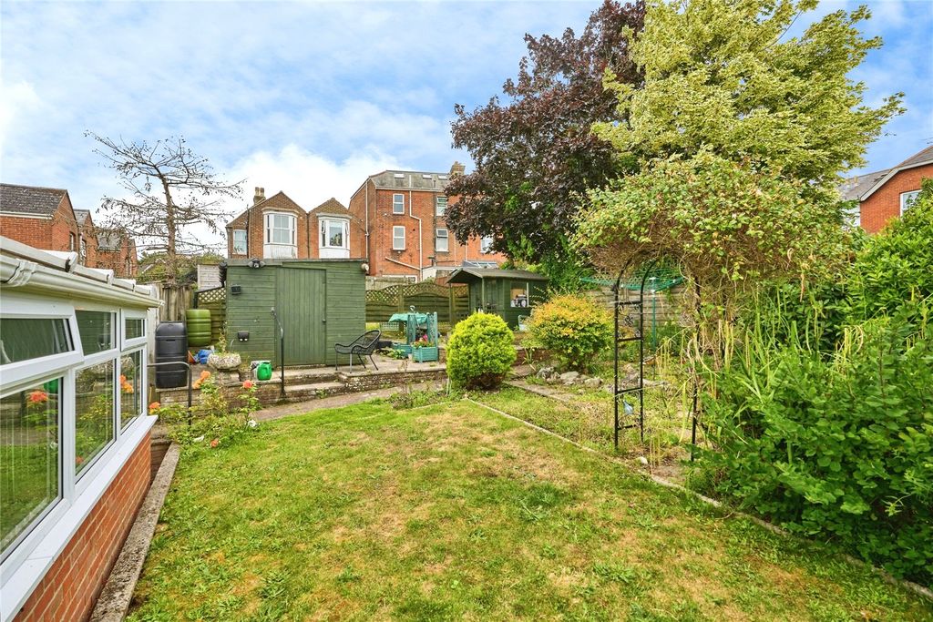 Property photo 3 of 12 Garden