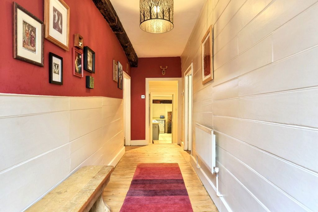 Property photo 2 of 28