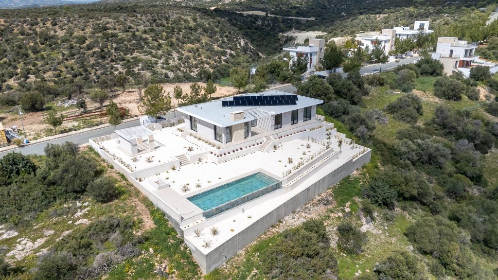 Property photo 2 of 58