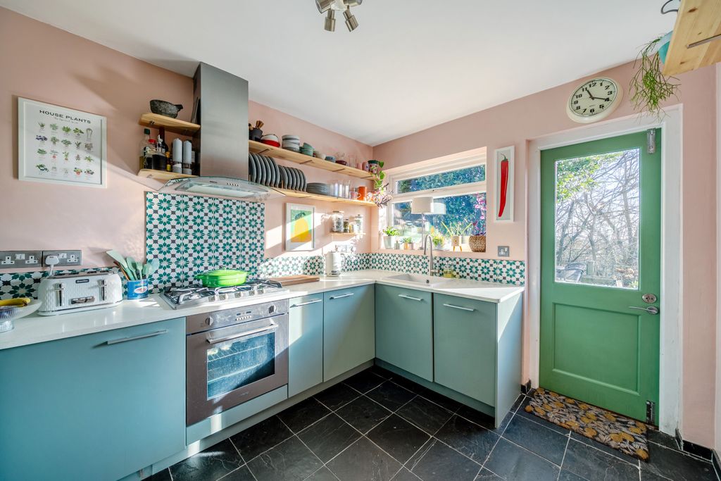 Property photo 3 of 16 Picture No. 10