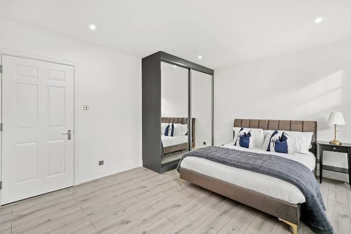 Property photo 1 of 7 Bedroom 1