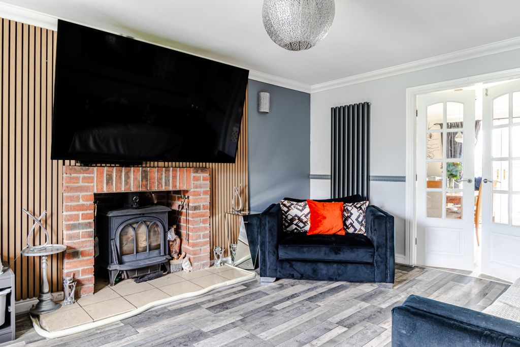 Property photo 2 of 40 Lounge1