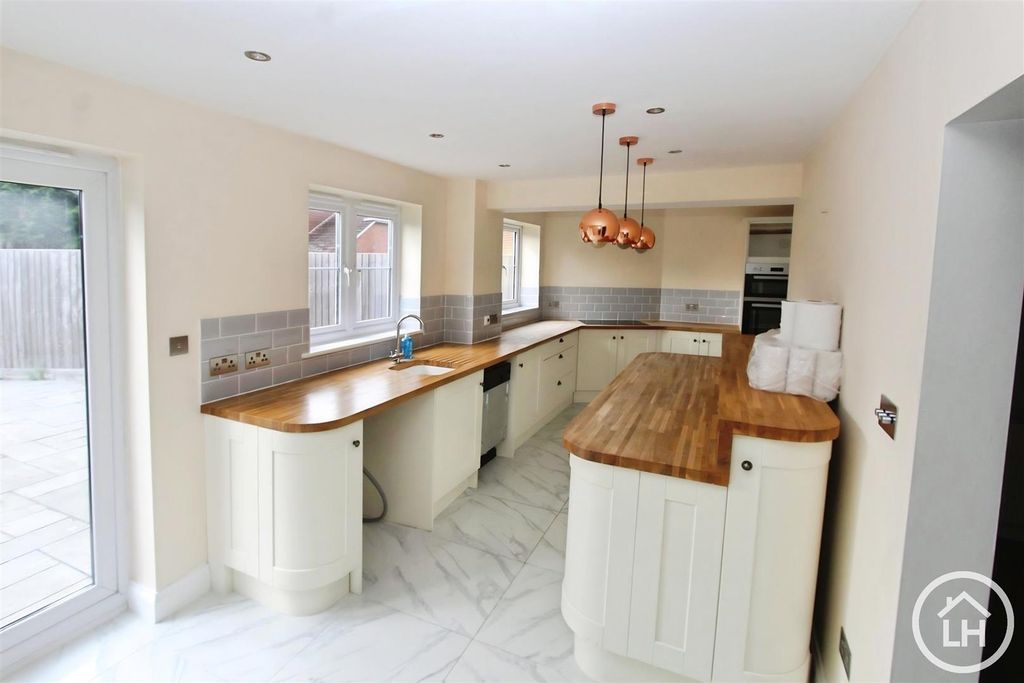 Property photo 1 of 12 Kitchen