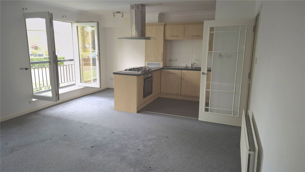 Property photo 2 of 11 Open Plan Lounge