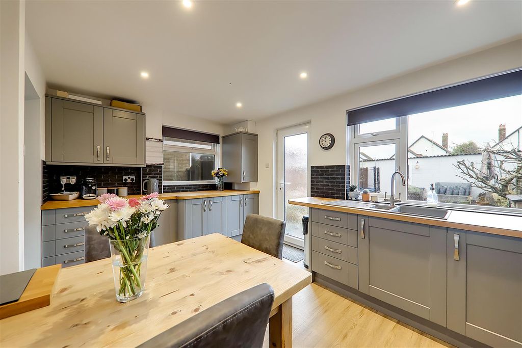 Property photo 3 of 12 Img_9372-Img_9374.Jpg