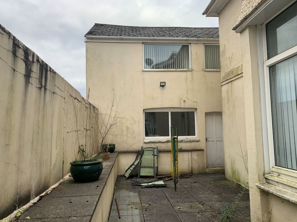 Property photo 3 of 28