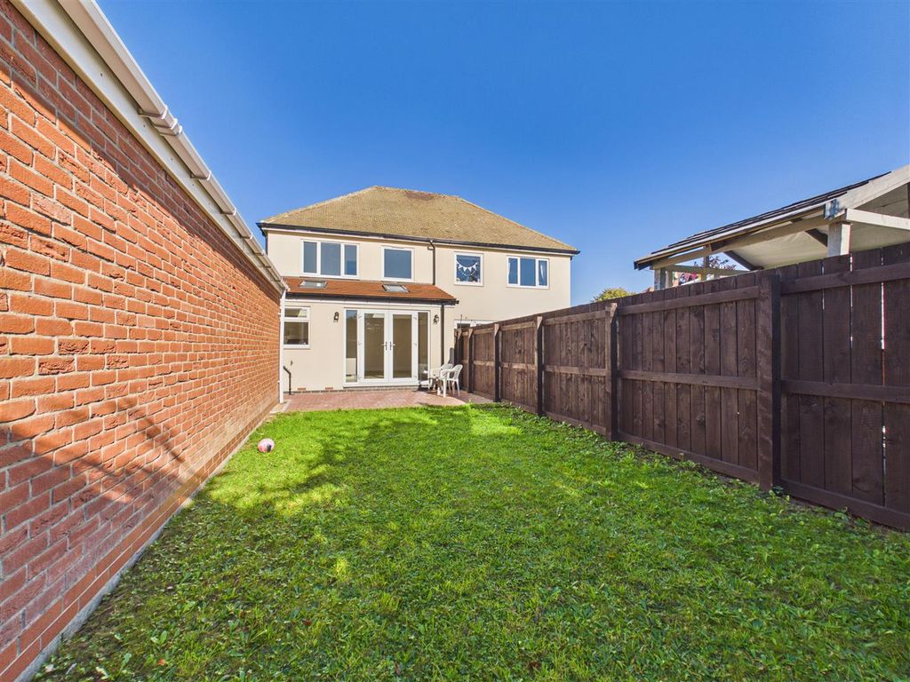 Property photo 3 of 17 Outside