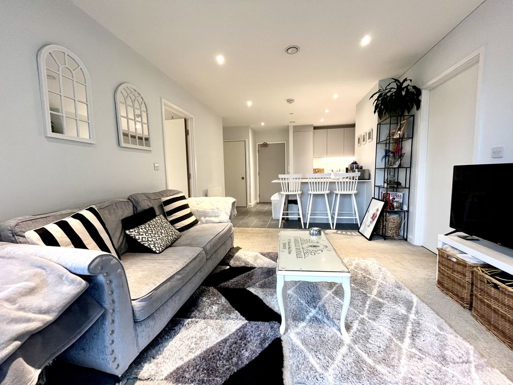 Property photo 2 of 19 Lounge