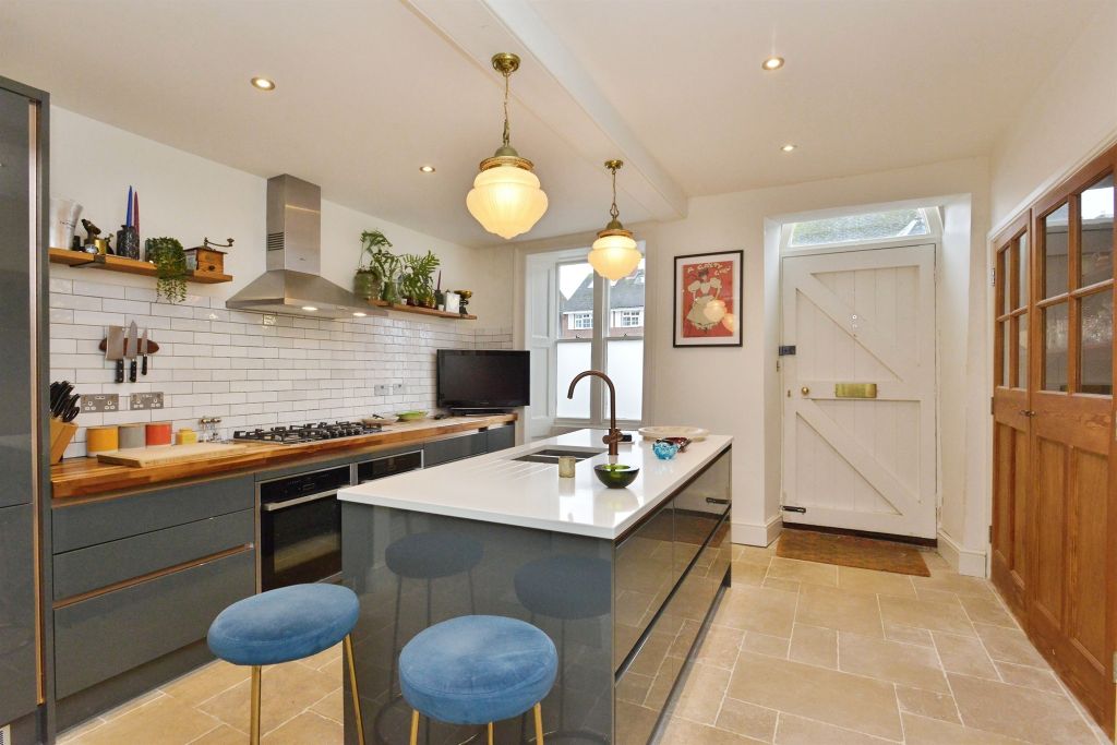 Property photo 3 of 20