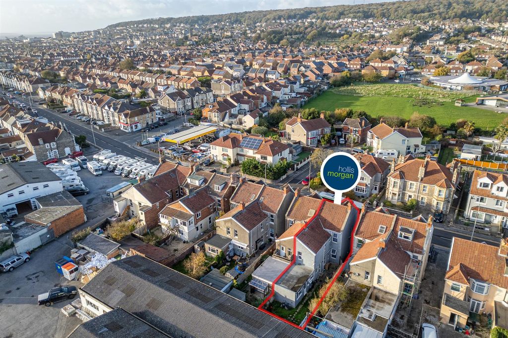 Property photo 2 of 29 D126 Locking Road, Weston-Super-Mare, North Somers