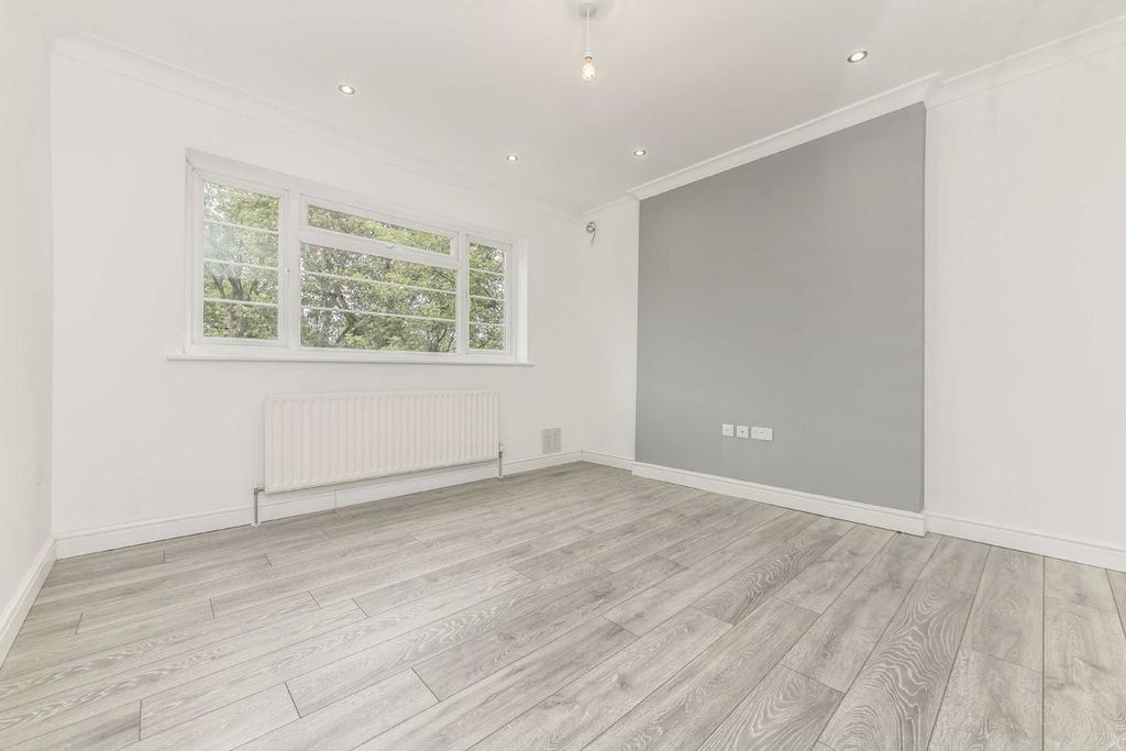 Property photo 1 of 4