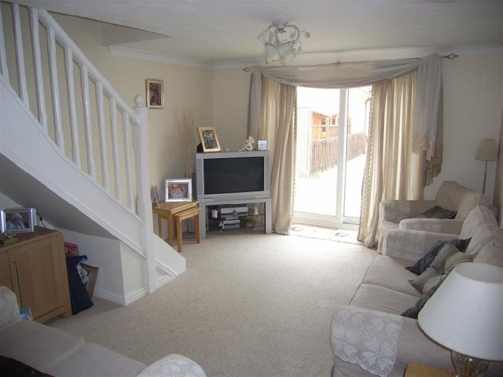 Property photo 3 of 6 Lounge