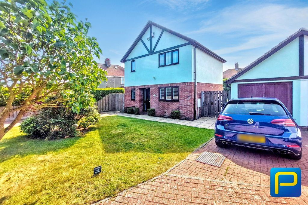 Property photo 2 of 27