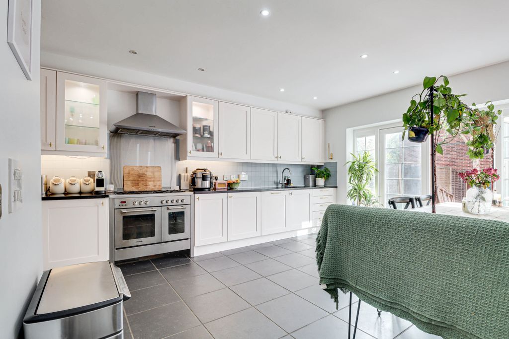 Property photo 3 of 19 Kitchen/Dining