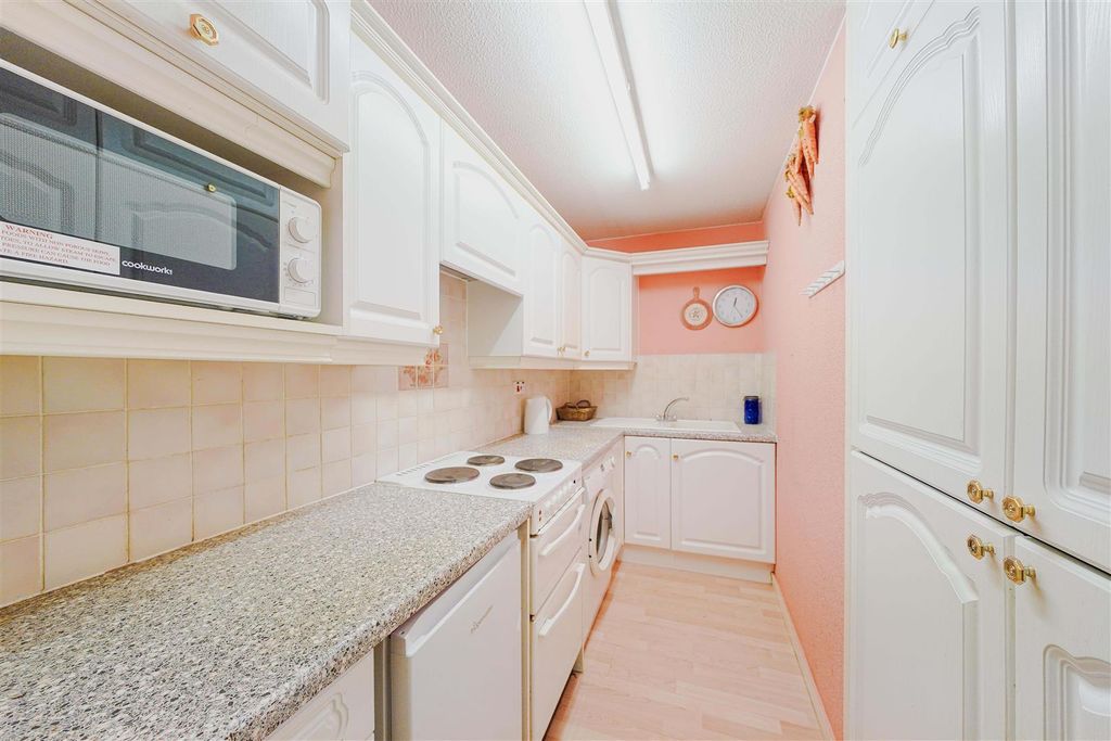 Property photo 2 of 10 Kitchen