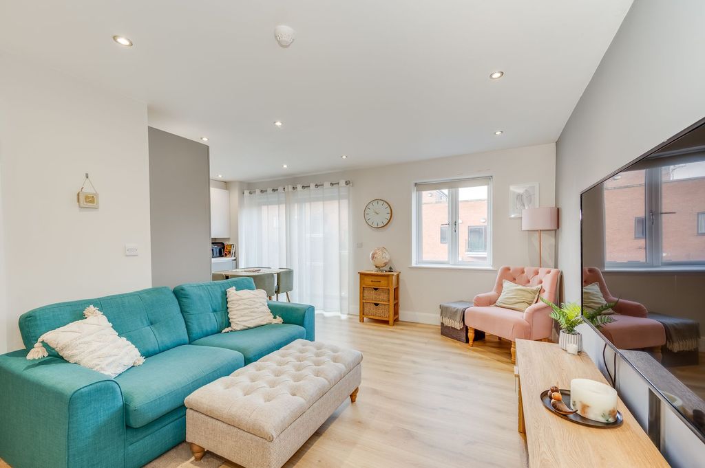 Property photo 2 of 25