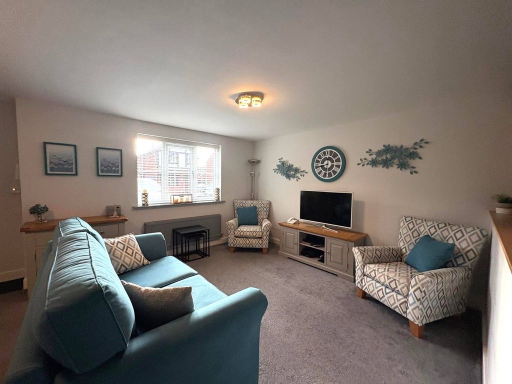 Property photo 3 of 8 Gallery
