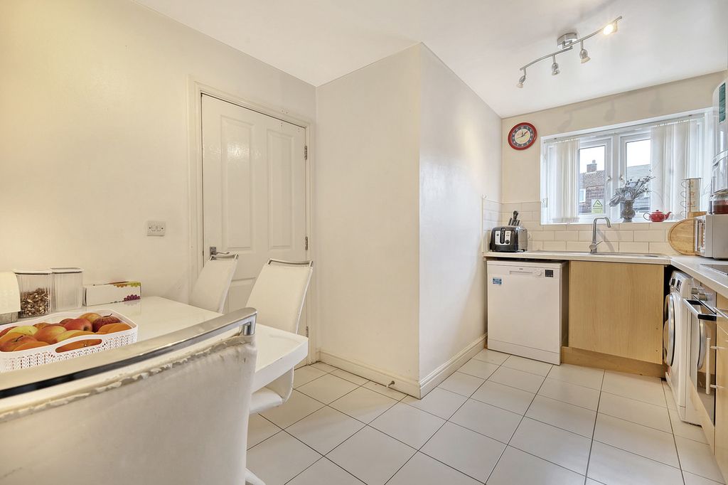 Property photo 3 of 27