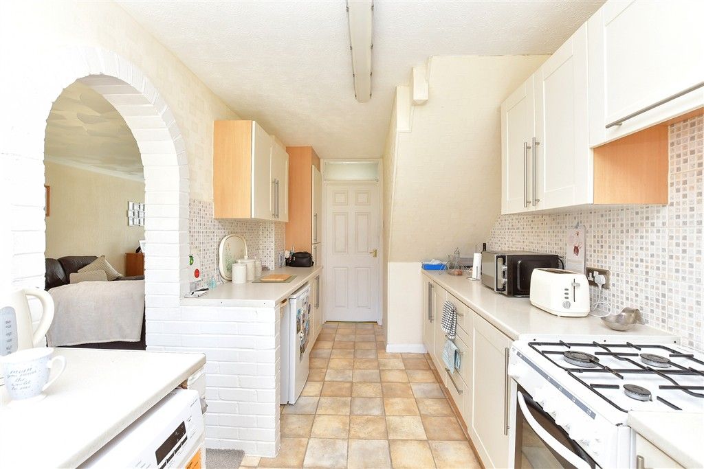 Property photo 3 of 10 Kitchen