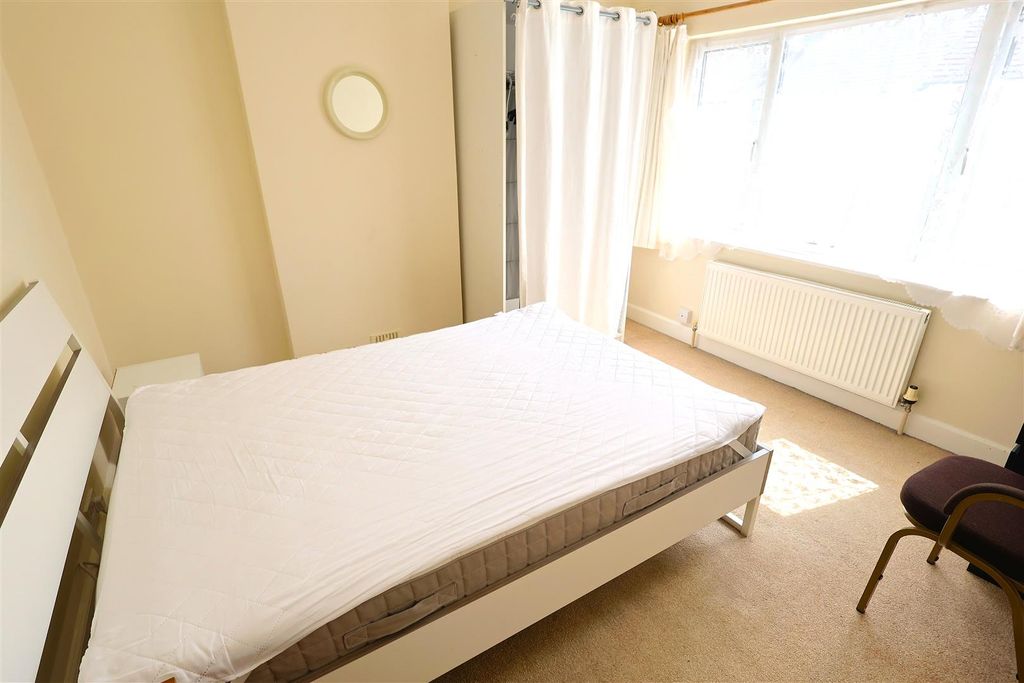 Property photo 1 of 7 Bedroom