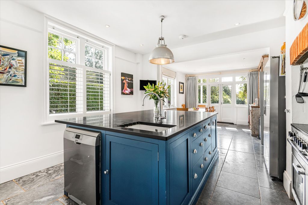 Property photo 2 of 38 Image