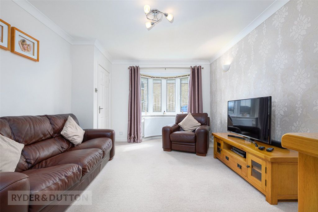 Property photo 3 of 23 Lounge