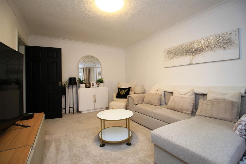 Property photo 3 of 22 Lounge...Jpg